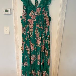Torrid lightweight special occasion dress. Size 3. Floral print.